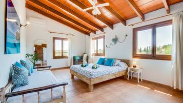 2 slaapkamers, een kluis op de kamer, een strijkplank/strijkijzer