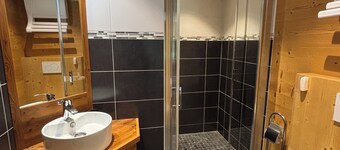 Ground floor apartment for rent in Bernex for 5 people