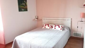 2 chambres, fer et planche Ă repasser, Wi-Fi, draps fournis