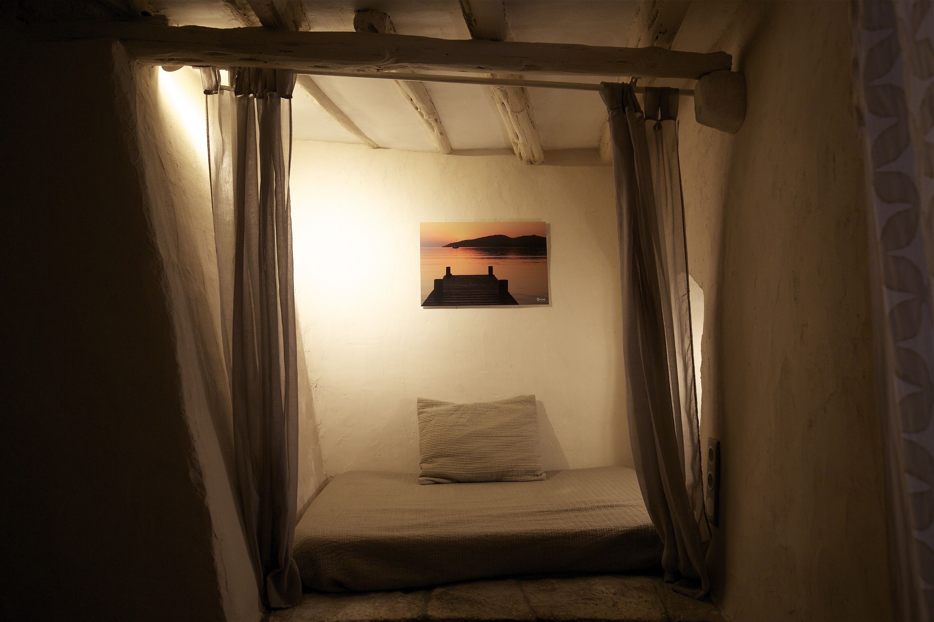 2 chambres, coffres-forts dans les chambres, fer et planche à repasser