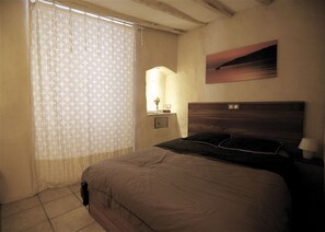 2 bedrooms, in-room safe, iron/ironing board, WiFi