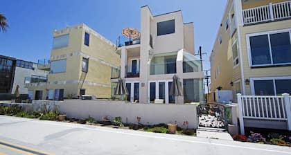 Beautiful Oceanfront Penthouse in North Mission Beach