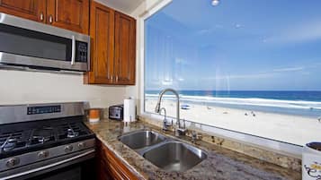 KylskÄp, mikrovÄgsugn, ugn och spishÀll