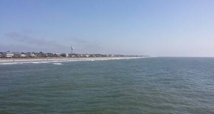 Second Row Folly Beach; Two living rooms ; Great Reviews