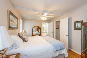 4 bedrooms, iron/ironing board, travel crib, free WiFi