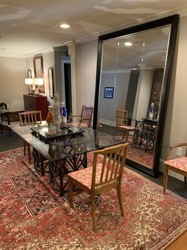 Spacious living in Historic Georgetown with shops, dining, museums steps away!