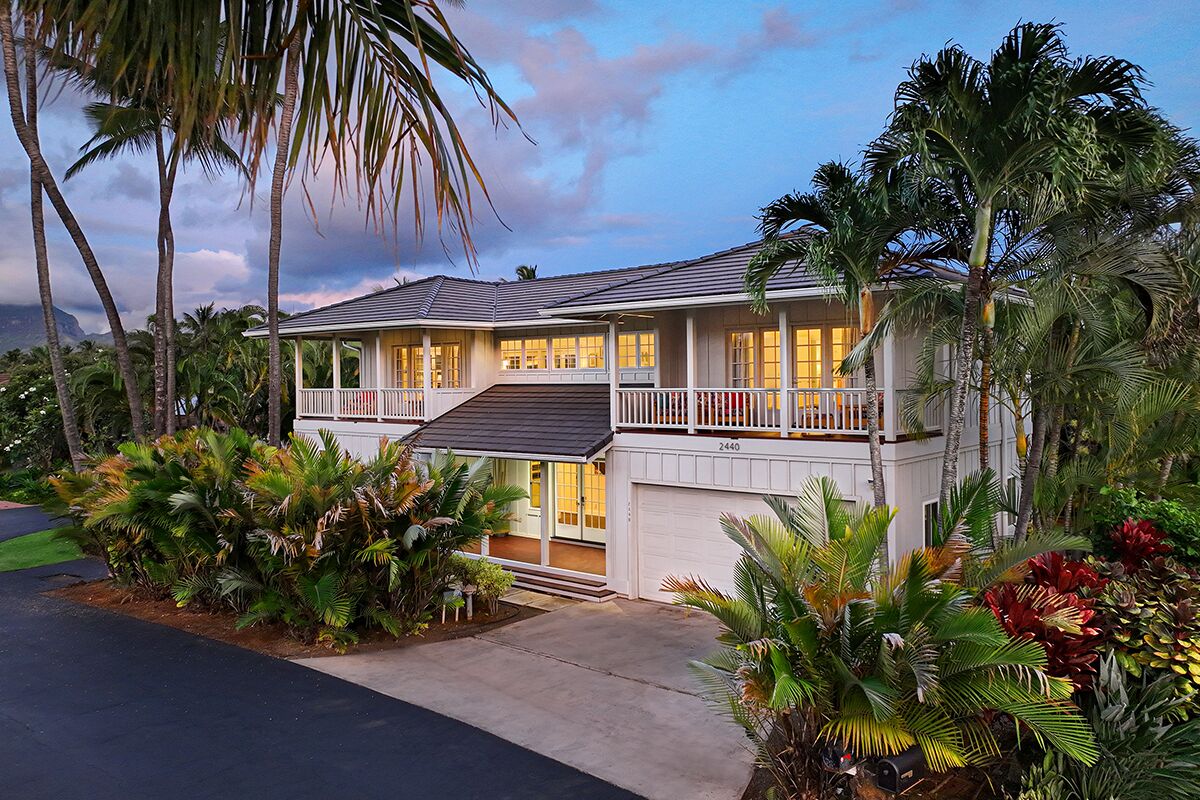 Kai Nui - Great Location and Value! Stylish 3br Home with A/C close to beach