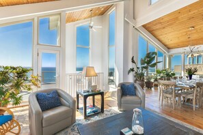 電視、壁爐、DVD 播放機、足球機