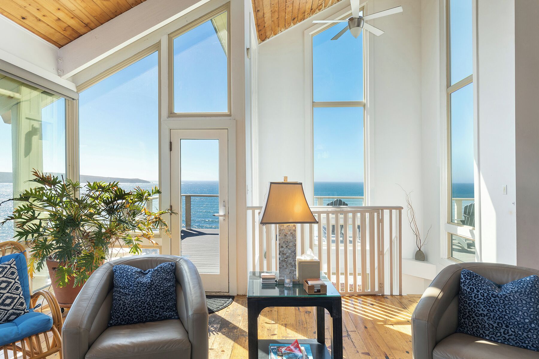 Fernseher, Kamin, DVD-Player, Tischfußball