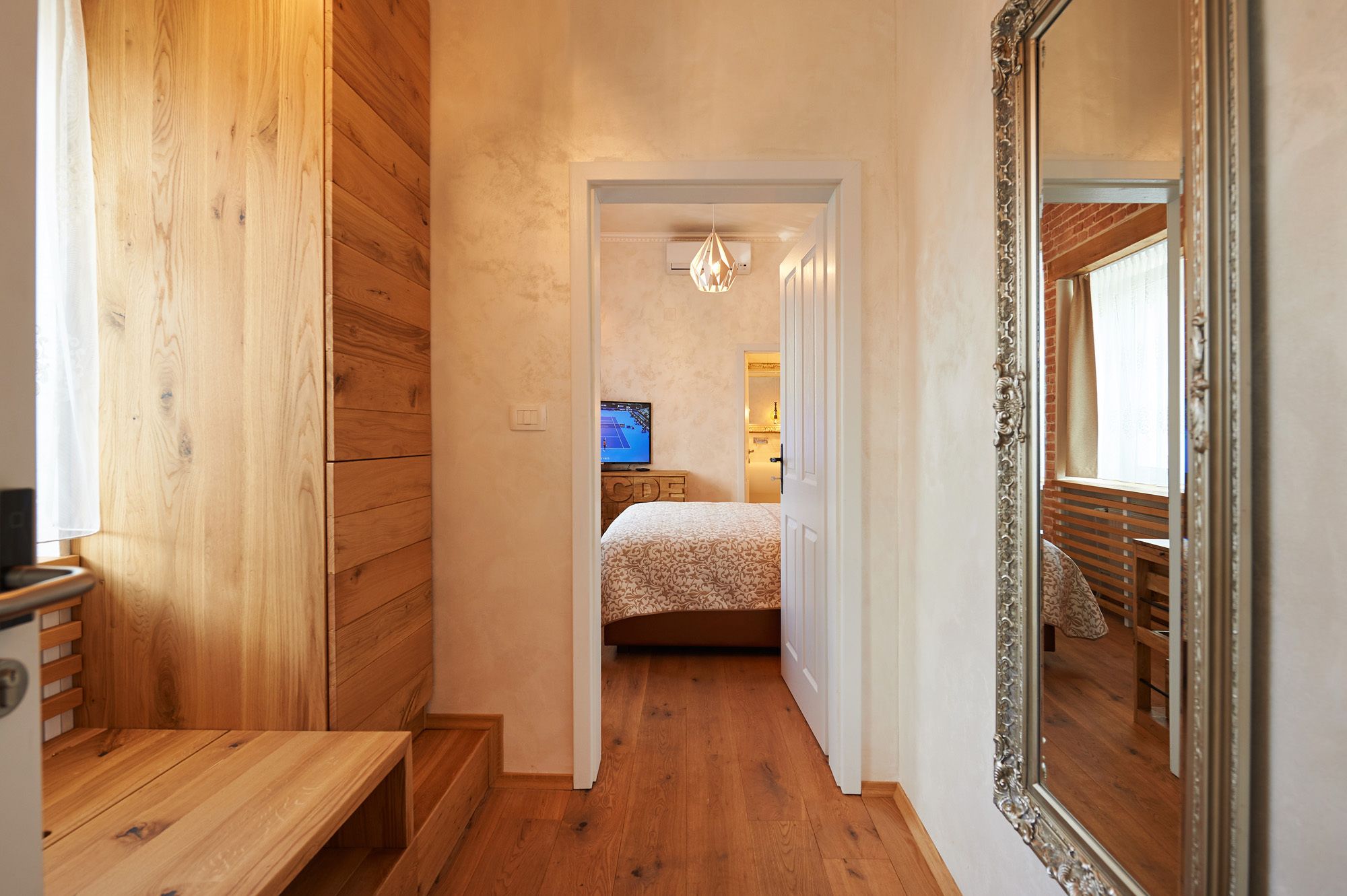 Doppelzimmer | Minibar, Zimmersafe, individuell dekoriert, individuell eingerichtet