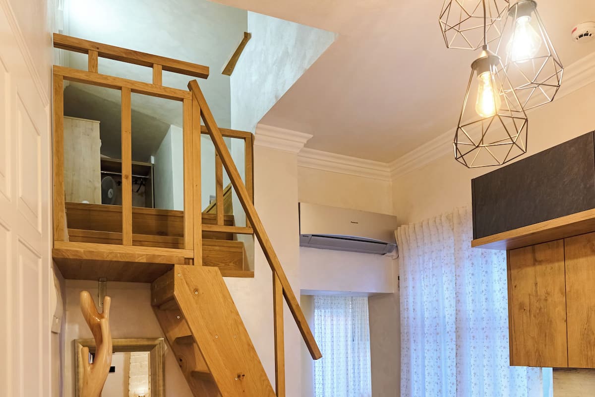 Minibar, caja de seguridad en la habitación y decoración personalizada