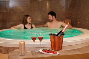 Indoor spa tub - Hiša Ančka, Boutique Hotel (Slovenj Gradec)