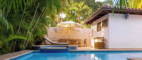 Piscina coperta, piscina all'aperto