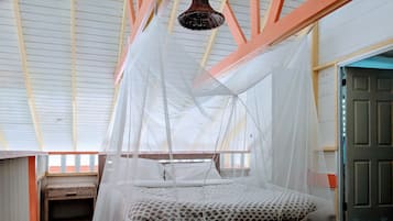 Vila, várias camas, vista para o mar | 4 quartos, individualmente decorados, individualmente mobiliados
