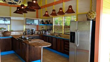 Vila, Beberapa Tempat Tidur, pemandangan laut | Dapur pribadi | Lemari es besar, microwave, oven, dan kompor