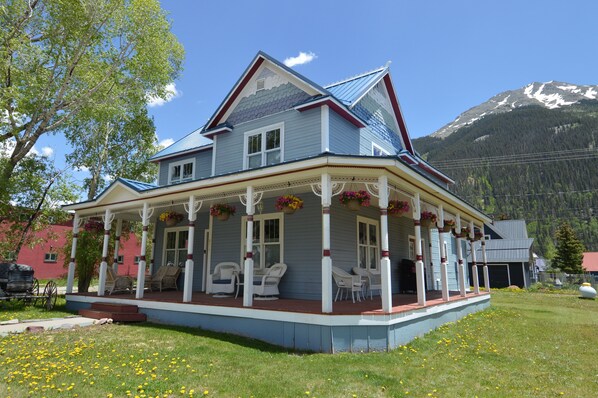 Exterior - Beautifully restored Victorian Mountain home furnished with authentic antiques! (Silverton)