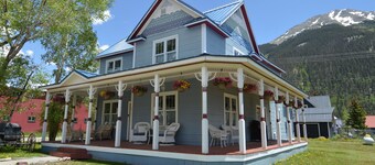 Magnifiquement restaurée maison victorienne de montagne meublée avec des antiquités authentiques!
