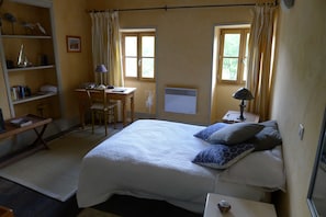 4 camere, ferro/asse da stiro, Wi-Fi, lenzuola