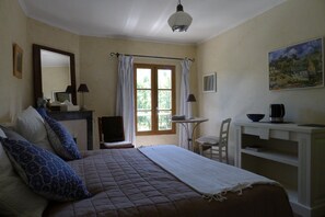 4 chambres, fer et planche à repasser, Wi-Fi, draps fournis