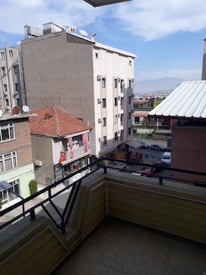 Quarto duplo econômico, 2 camas de solteiro, sacada | Sacada
