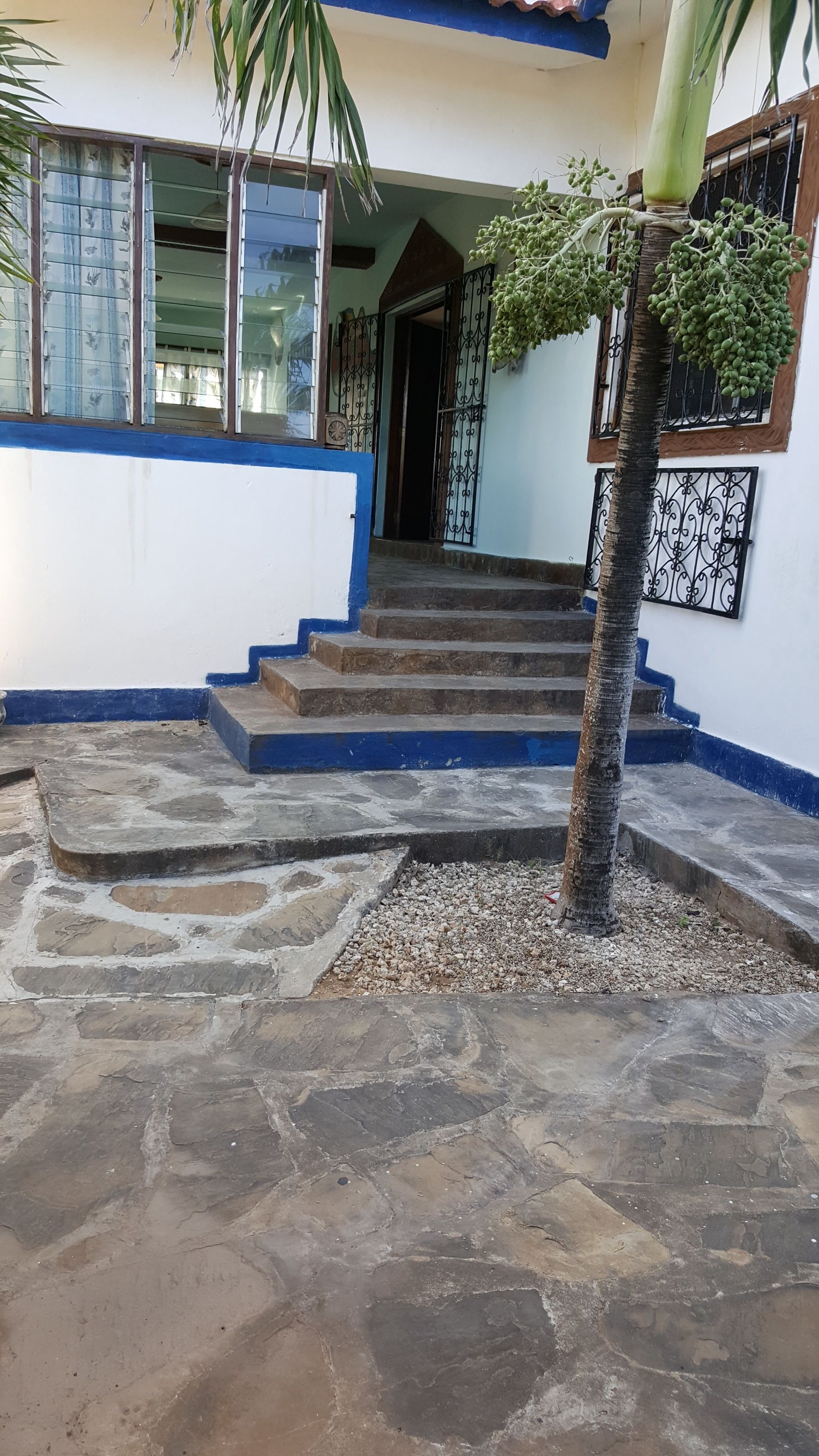 Entrada de la propiedad