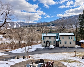 Your cozy winter retreat with views of Windham Mountain Club snowy slopes.