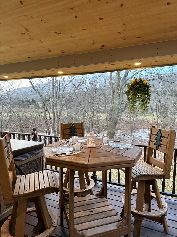 Outdoor dining - Red Fox Townhouse with Hot Tub & Fire Pit  (Windham)