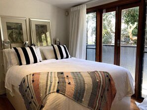 2 makuuhuonetta, silitysrauta/-lauta, ilmainen Wi-Fi, vuodevaatteet