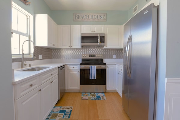Quartz Counter tops in kitchen.