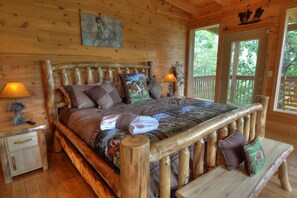 4 slaapkamers, een bureau, een strijkplank/strijkijzer, gratis wifi