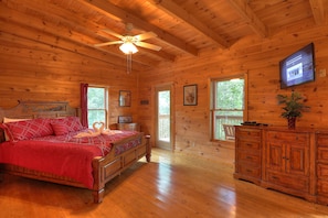 4 bedrooms, desk, iron/ironing board, free WiFi