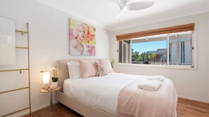 4 quartos, ferros/tábuas de passar roupa, berço de viagem, Wi-Fi