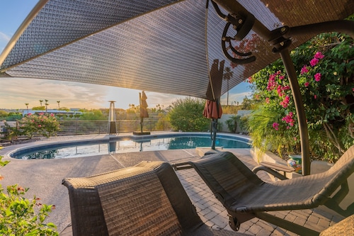 Spectacular Views! Top Notch Comfort. Heated Pool. Game Room. Private. Spacious.