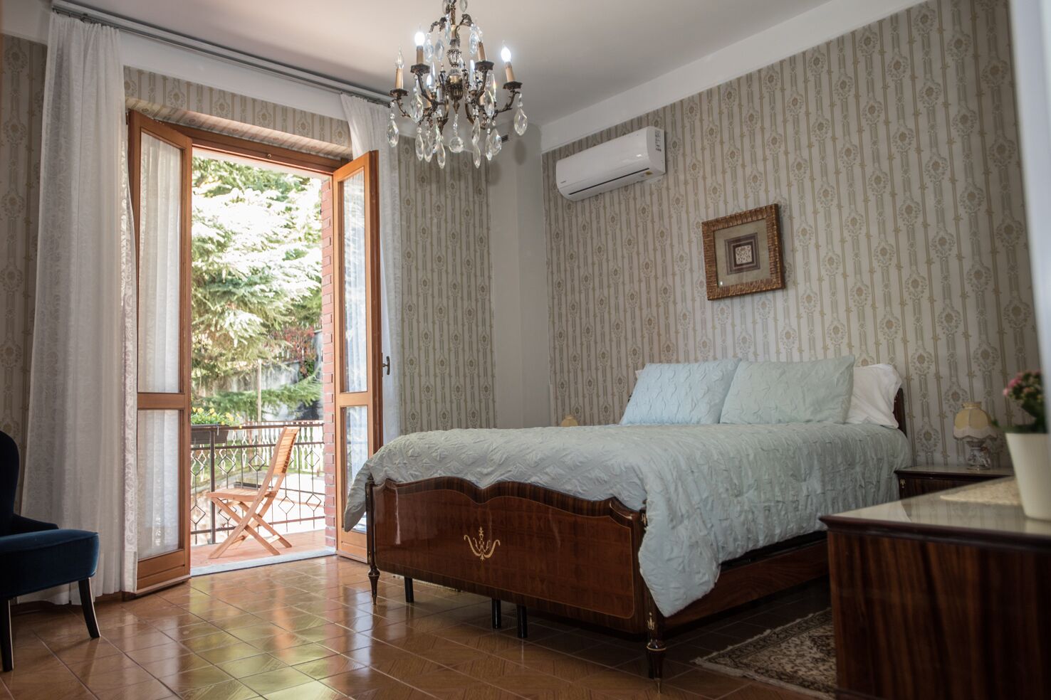 3 camere, una scrivania, insonorizzazione, ferro/asse da stiro