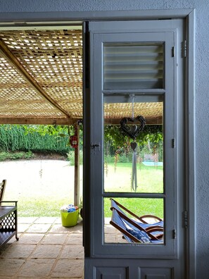 Property grounds - Summer house, super wooded, rural setting with city amenities (Petrópolis)