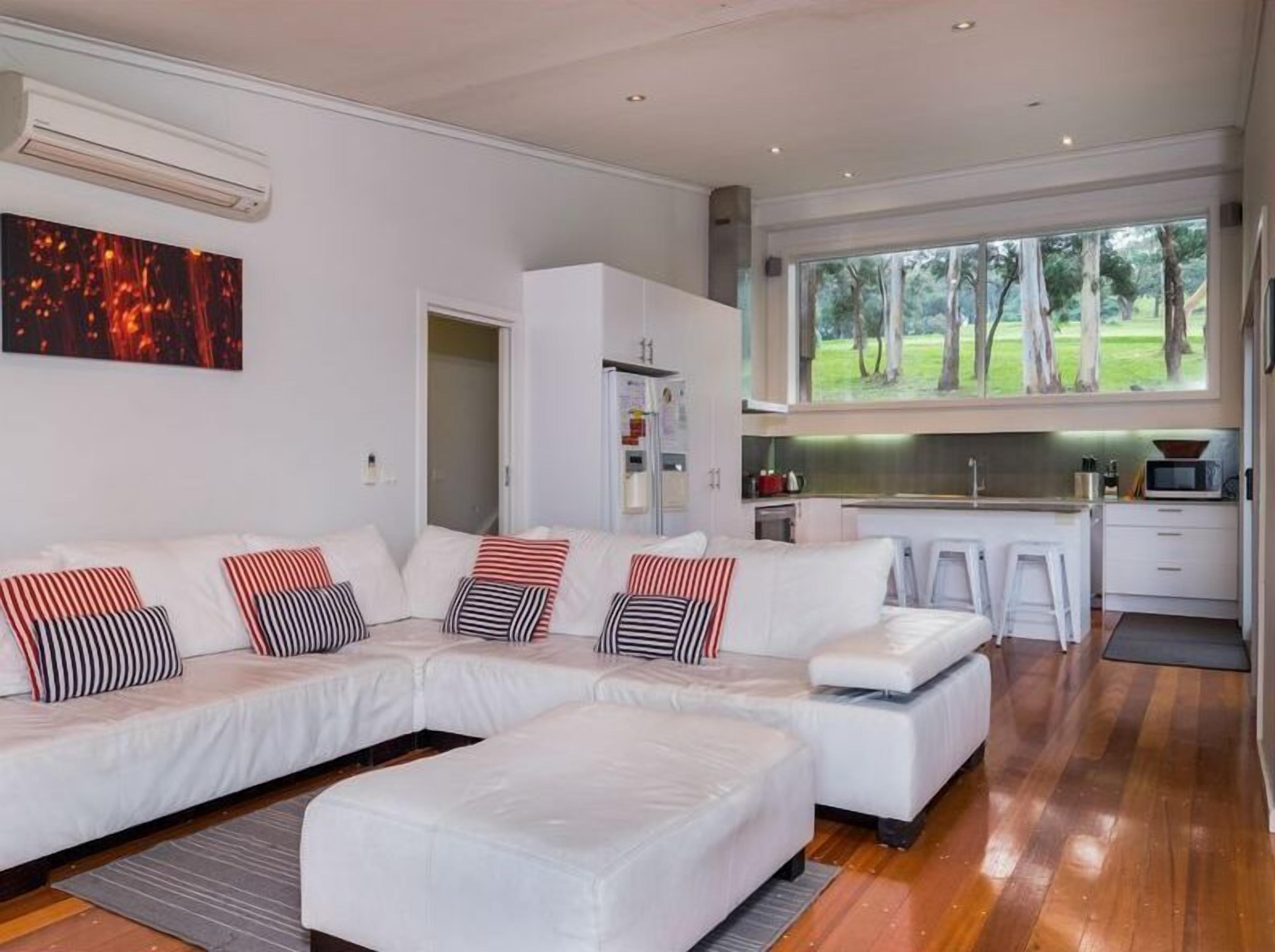 Televisión, chimenea, consola de videojuegos, Netflix