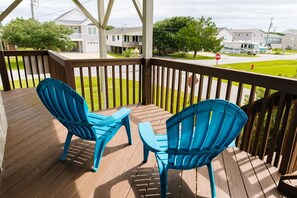 Property grounds - ★ ★ ★ ★ ★"Extremely clean + such a great location.” ★ ★ ★ ★ ★ (Nags Head)