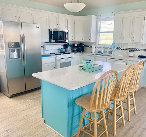 Fridge, microwave, oven, stovetop - ★Booking 2026★1 Block to Dowdy Park★Oceanside by Tortuga's Lie★Guarded Beach (Nags Head)
