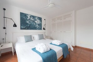 1 bedroom, desk, iron/ironing board, travel cot - Private sun terraces with ocean/volcano views [I] (Icod de los Vinos)