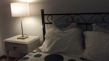 1 chambre, chambres insonorisées, fer et planche à repasser