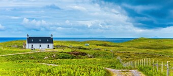 KETTLE COTTAGE - Pet friendly, cosy Hebridean Cottage on North Uist 