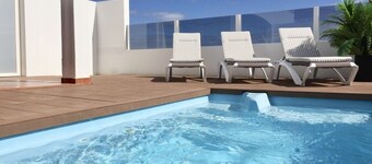 Modern villa on the golf course with stunning views, Wifi and heated pool