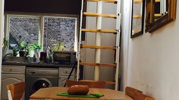 KĂŒhlschrank, Mikrowelle, Ofen, Herdplatte