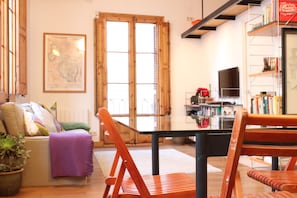 Smart TV, DVD player, books, stereo