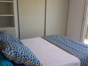 2 bedrooms, internet, bed sheets