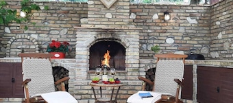 Countryhouse with pool (sleeps 14 reserving also adjacent cottage 24 persons)