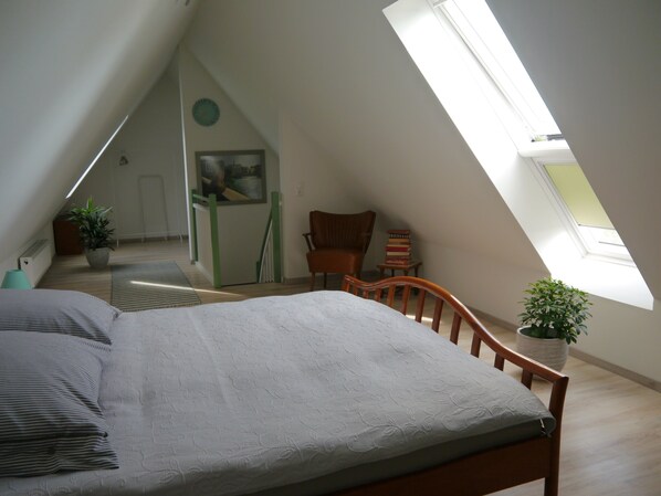 3 bedrooms, iron/ironing board, travel cot, WiFi