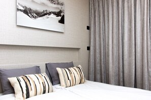 3 slaapkamers, een kluis op de kamer, een strijkplank/strijkijzer, wifi