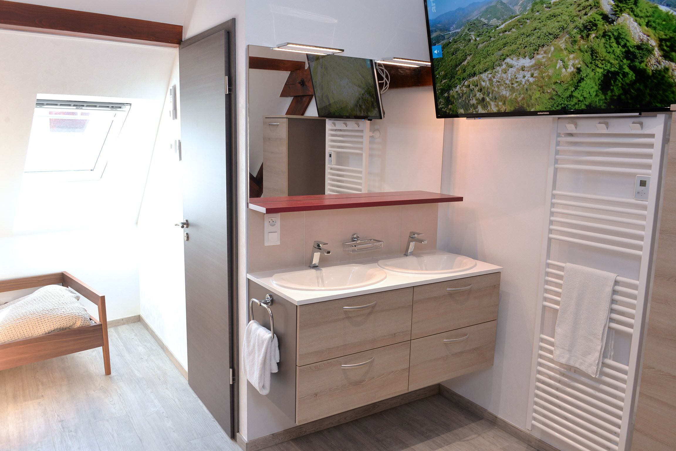 3 slaapkamers, een strijkplank/strijkijzer, gratis wifi, beddengoed