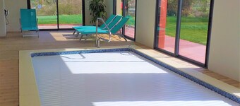 Huset privat inomhuspool förbises inte uppvärmd till 30 ° C i Normandie
